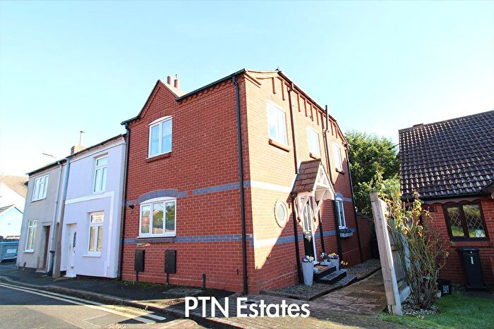 2 Bedroom End Of Terrace House For Sale In Short Street, Stourbridge, DY8