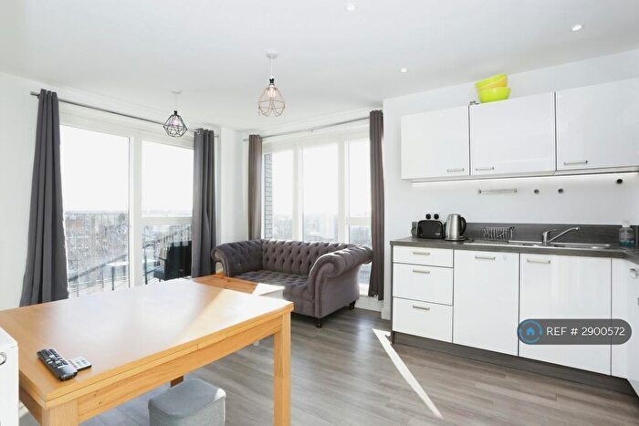 2 Bedroom Flat To Rent In Adenmore Road, London, SE6