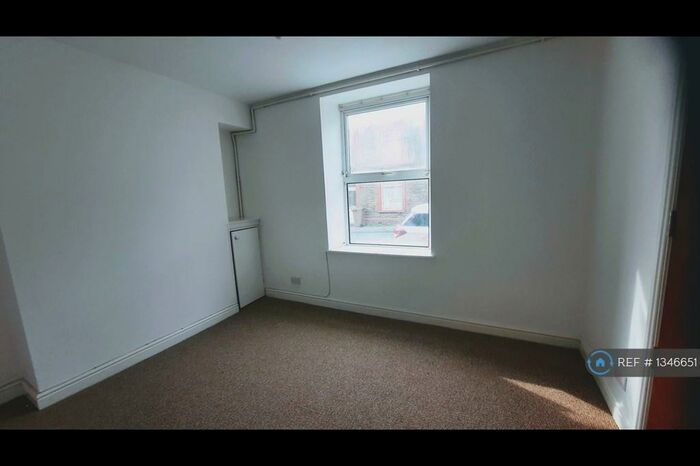 1 Bedroom Flat To Rent In William Street, Trethomas, Caerphilly, CF83