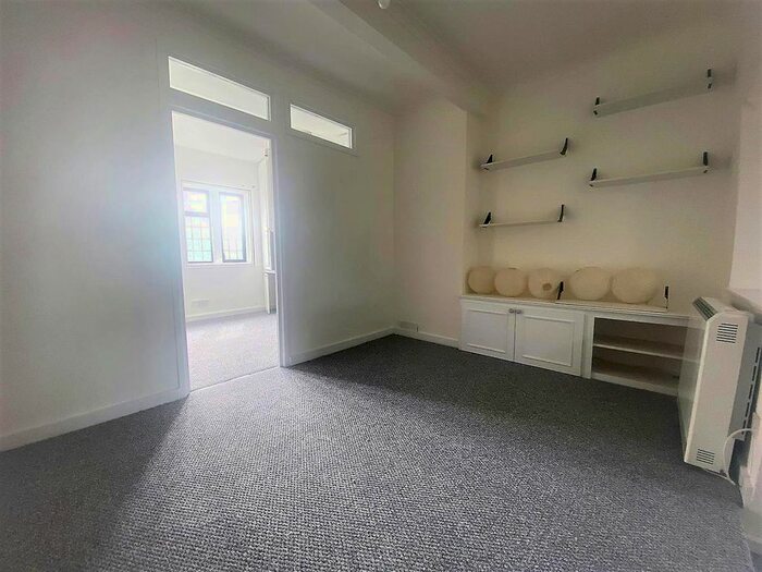 1 Bedroom Flat To Rent In Hillingdon Hill, Uxbridge, UB10