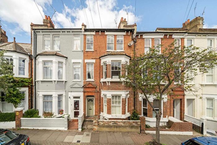 3 Bedroom Flat For Sale In Garfield Road, Clapham Common North Side, SW11