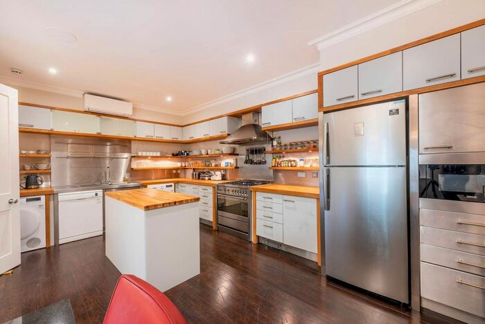 3 Bedroom Property To Rent In Dorset Mews, Belgravia, London, SW1X