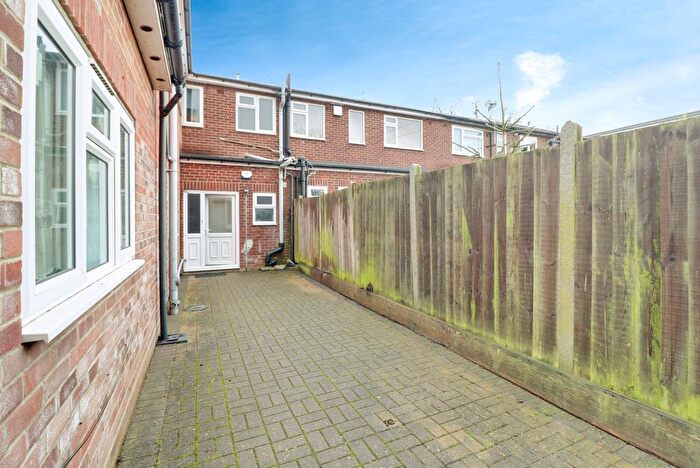 2 Bedroom Flat To Rent In Hullbridge Road, Rayleigh, SS6