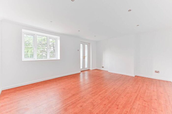 3 Bedroom Flat For Sale In The Woodlands, Upper Norwood, London, SE19