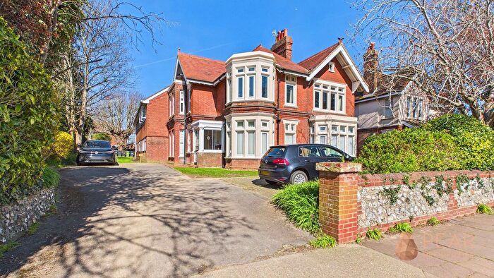 2 Bedroom Flat For Sale In Bulkington Avenue, Worthing, BN14