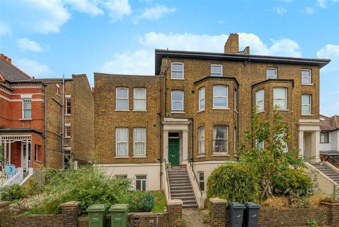 2 Bedroom Flat To Rent In Thurlow Park Road, London, SE21