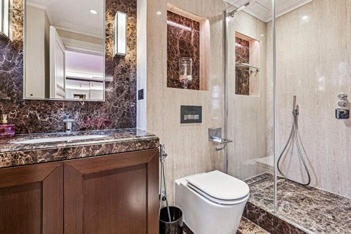 4 Bedroom Flat To Rent In Riverside Court, Nine Elms, SW8