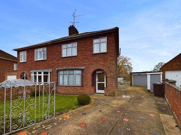 3 Bedroom Semi-Detached House For Sale In Orchard Grove, West Lynn, King's Lynn, PE34