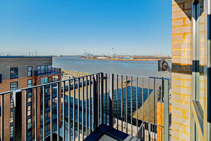 1 Bedroom Apartment For Sale In Crete Hall Road, Northfleet, Gravesend, DA11