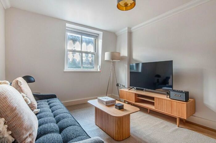 1 Bedroom Flat To Rent In Earls Court Road, London, SW5