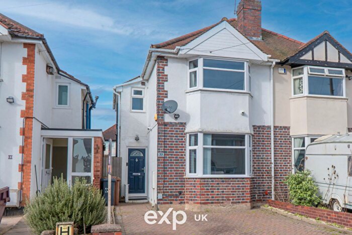 3 Bedroom Semi Detached House For Sale In Howard Road, Solihull, B92