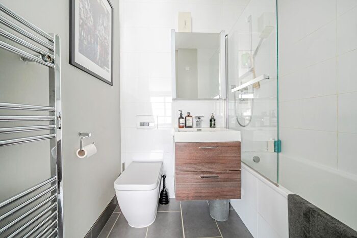 1 Bedroom Flat For Sale In Goswell Road, Clerkenwell, London, EC1V