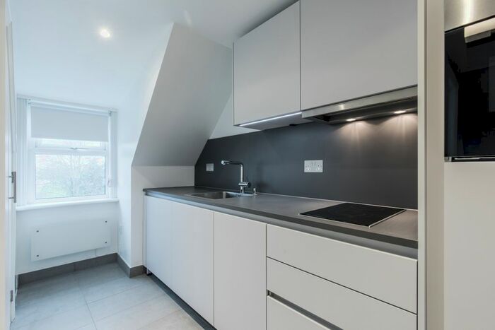Studio To Rent In Uxbridge Road, Hampton Hill, Hampton, TW12