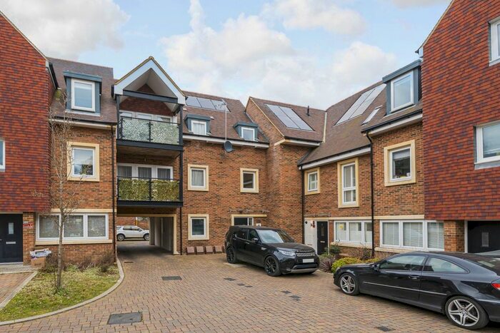 2 Bedroom Flat To Rent In Ash Tree Close, Orpington, BR6