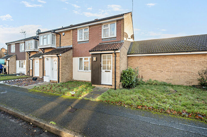 3 Bedroom End Of Terrace House For Sale In Tennyson Avenue, Houghton Regis, Dunstable, LU5