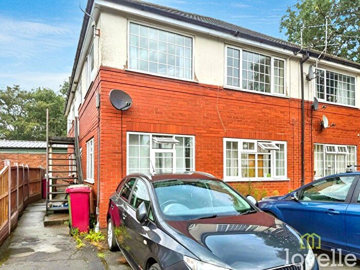 1 Bedroom Flat For Sale In Gladstone Drive, Scunthorpe, DN16