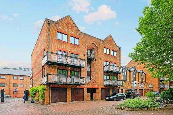 2 Bedroom Flat To Rent In Goodhart Place, Limehouse, Westferry, London, E14