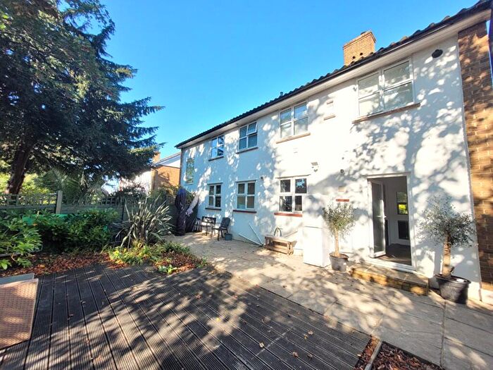 2 Bedroom Maisonette To Rent In Baird Gardens, London, SE19