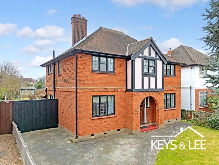 3 Bedroom Detached House To Rent In Oaklands Avenue, Romford, RM1