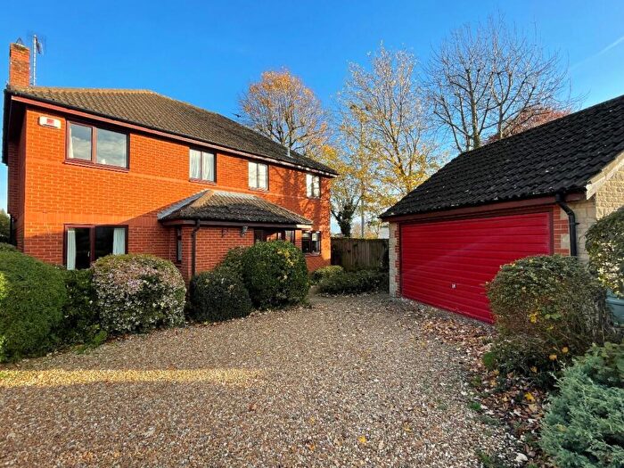 4 Bedroom Detached House For Sale In East Street, Olney, MK46