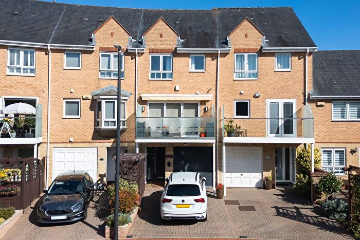 3 Bedroom Town House For Sale In Chandlers Way, Penarth, CF64