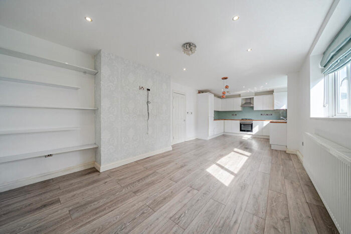3 Bedroom Apartment For Sale In Lawn Terrace, London, SE3