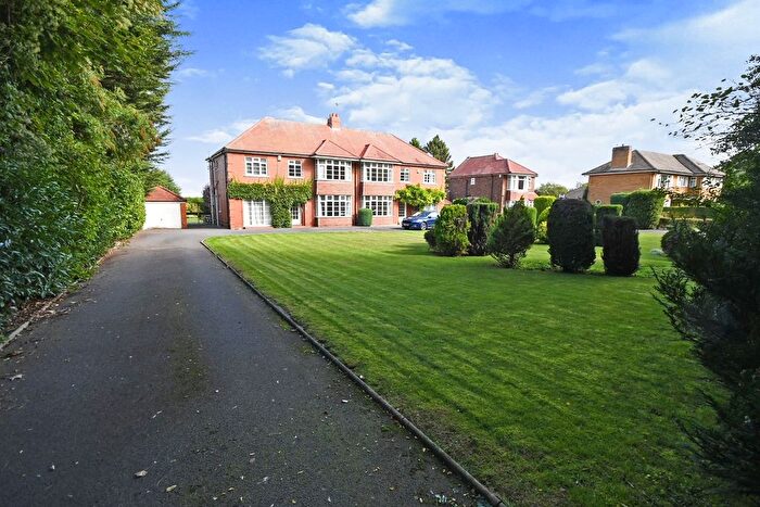 4 Bedroom Semi-Detached House For Sale In Lincoln Road, Branston, LN4