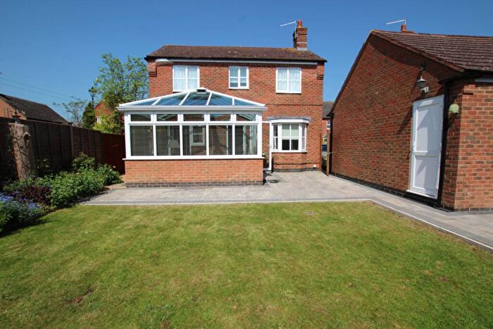 3 Bedroom Detached House To Rent In Fairford Leys Way, Aylesbury, HP19