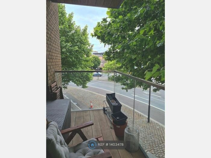 2 Bedroom Flat To Rent In Juniper Drive, London, SW18