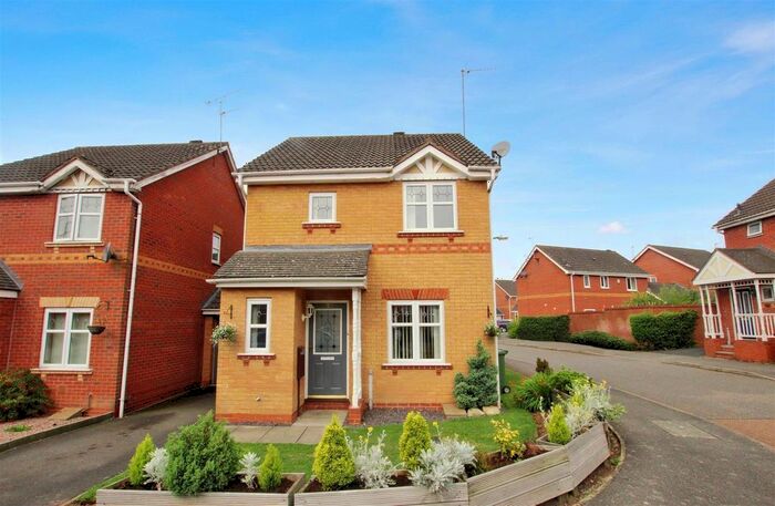 3 Bedroom Detached House To Rent In Marchwood Close, Redditch, B97