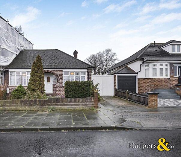 2 Bedroom Semi-Detached Bungalow For Sale In Horsham Road, Bexleyheath, DA6