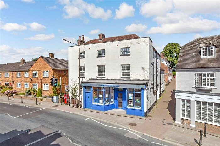2 Bedroom Flat For Sale In High Street, Hadlow, Tonbridge, Kent, TN11