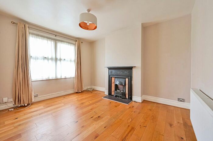 3 Bedroom Maisonette To Rent In Morden Road, Merton, London, SW19