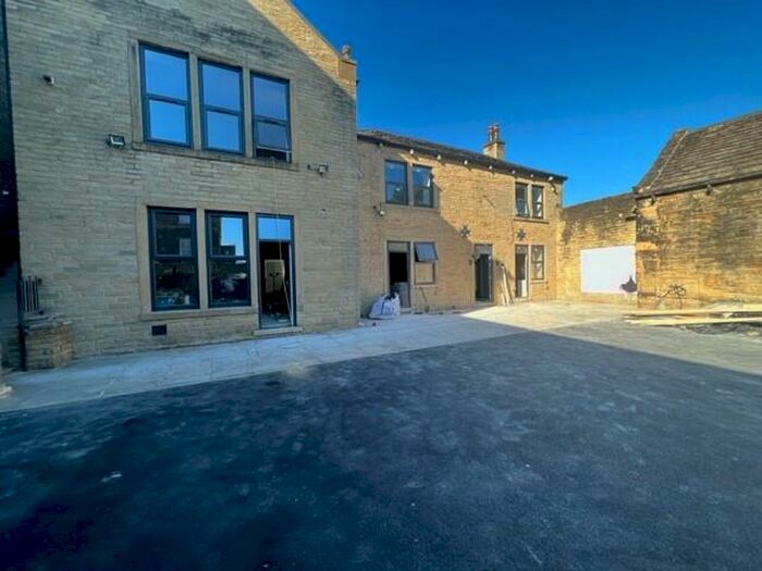 2 Bedroom Apartment To Rent In Blackwall, Halifax, HX1