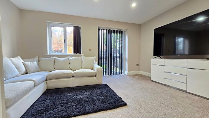 3 Bedroom Semi-Detached House To Rent In Ridge View Drive, Sheffield, S9