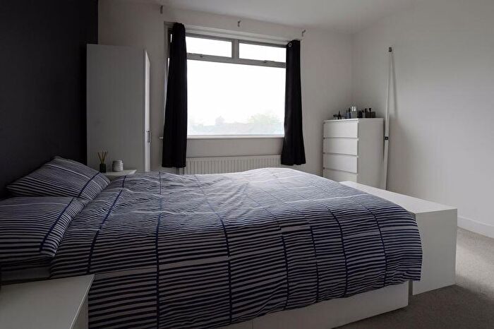 5 Bedroom House To Rent In X Bedroom House With Hmo Licence - Wood Green, N22