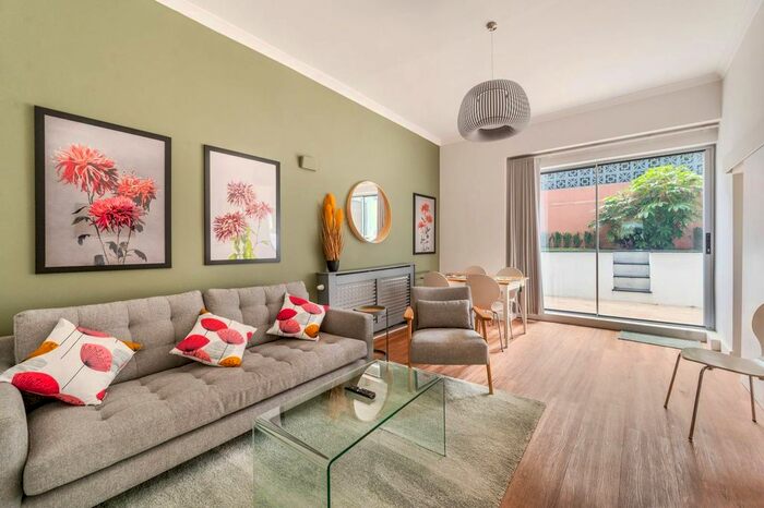 2 Bedroom Flat To Rent In Arundel Gardens, Notting Hill, London, W11