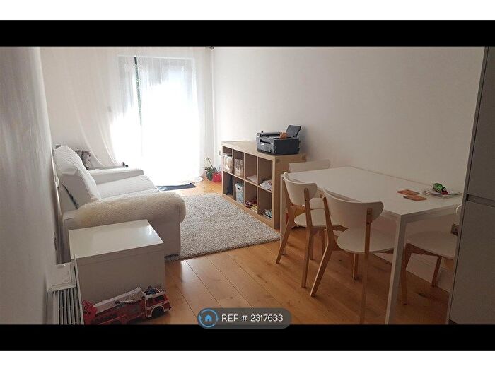 2 Bedroom Flat To Rent In Addington Road, South Croydon, CR2