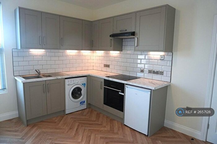 2 Bedroom Flat To Rent In Ewell Road, Surbiton, KT6