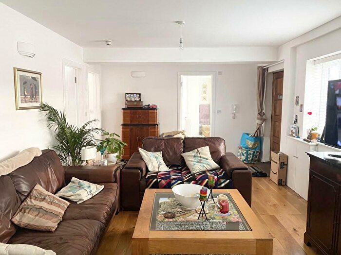 2 Bedroom Apartment To Rent In Peach Street, Wokingham, RG40