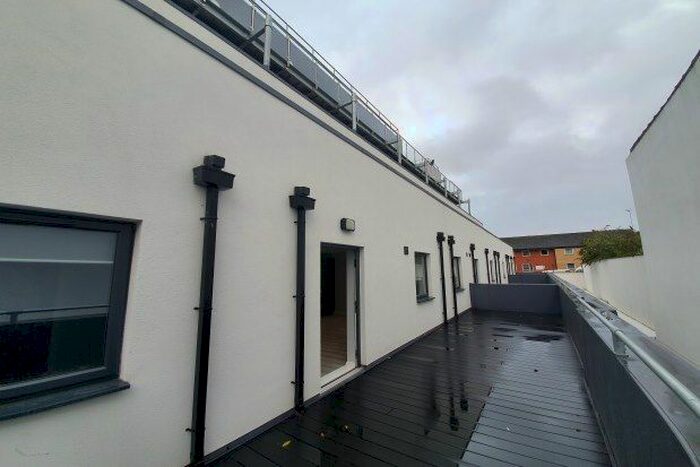 2 Bedroom Flat To Rent In 105 Cuthbert Bank Road, Sheffield S6