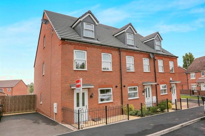 3 Bedroom End Of Terrace House To Rent In Greenock Crescent, Wolverhampton, West Midlands, WV4