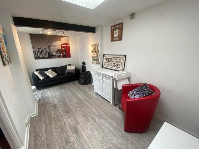 5 Bedroom House To Rent In Middle Street, SO14