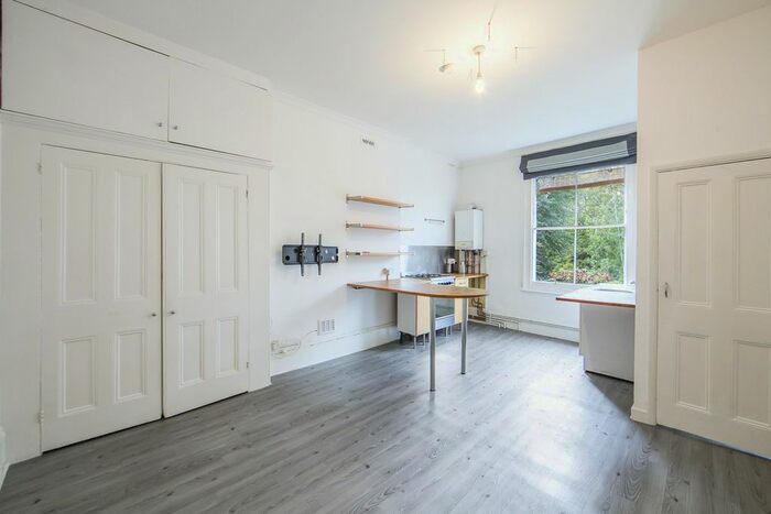2 Bedroom Flat To Rent In St. Mark's Rise, London, E8