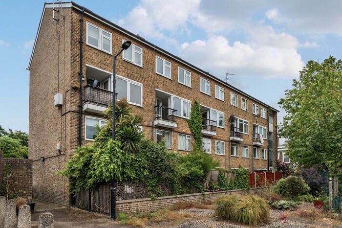 3 Bedroom Flat To Rent In Lorrimore Road London, SE17