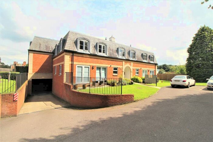 2 Bedroom Apartment To Rent In Crabbett Park, Worth, RH10