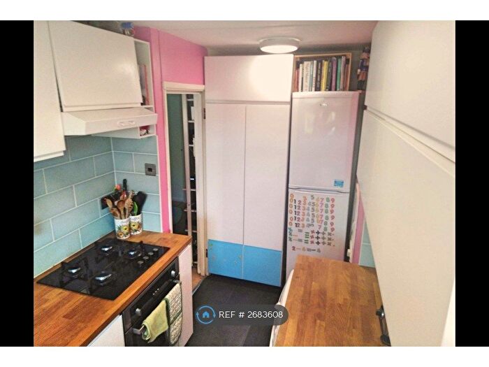 2 Bedroom Flat To Rent In St Oswalds Road, Bristol, BS6