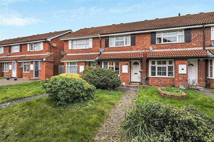 2 Bedroom Property For Sale In Finlay Gardens, Addlestone, KT15