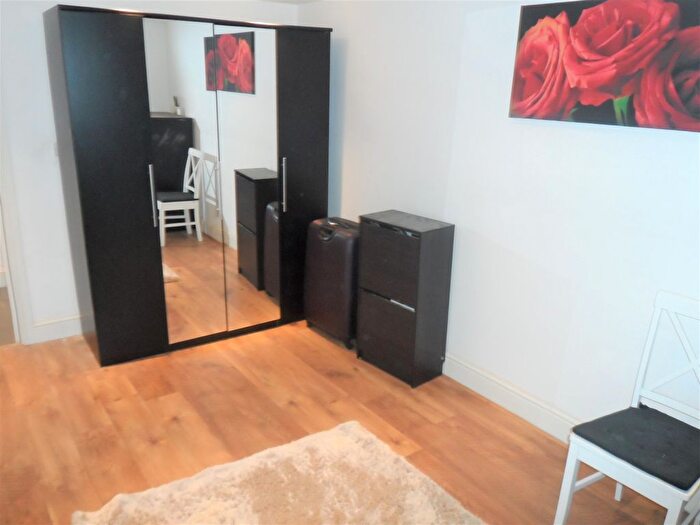 2 Bedroom Flat To Rent In Lower Addiscombe Road, Croydon, CR0