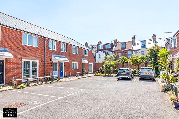3 Bedroom Terraced House For Sale In Albert Road, Southsea, PO4